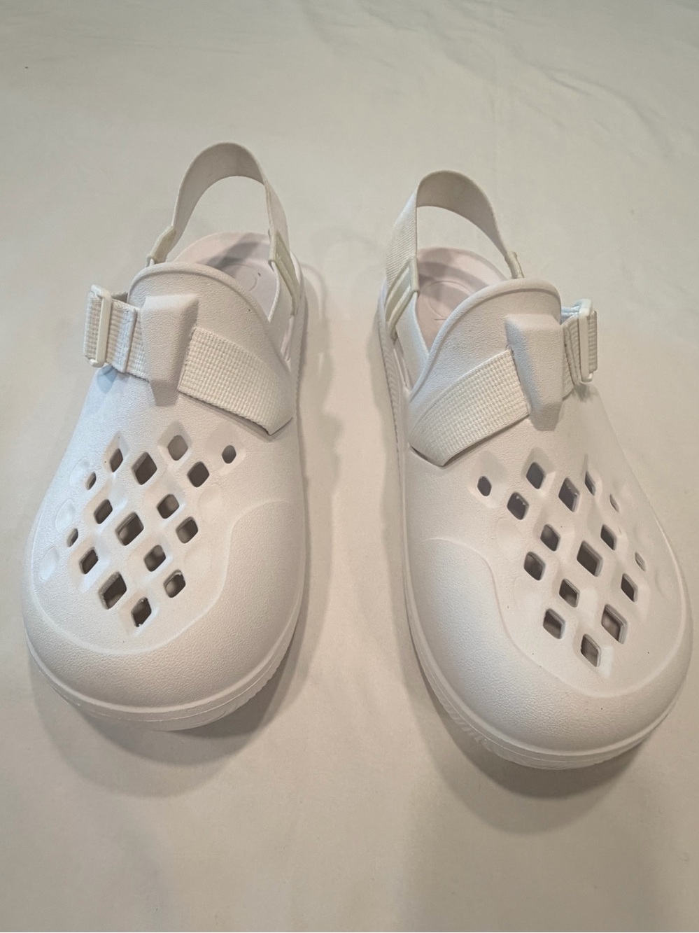 Chaco White Chillos Clogs Women’s Size 11 Athletic Recovery Sandal Water Slide